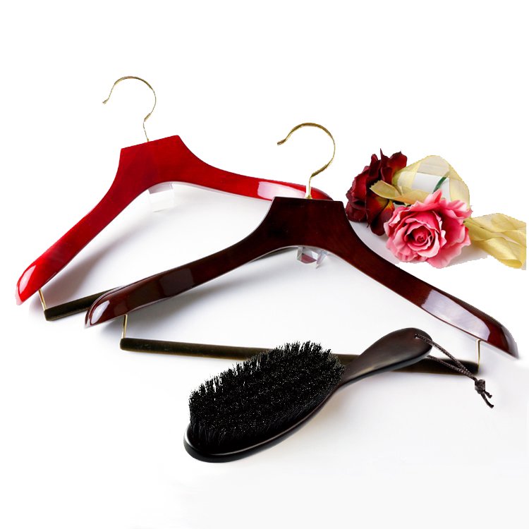 [GIFT]GFT-08P / Men's and Women’s Hanger and Clothes Brush Gift